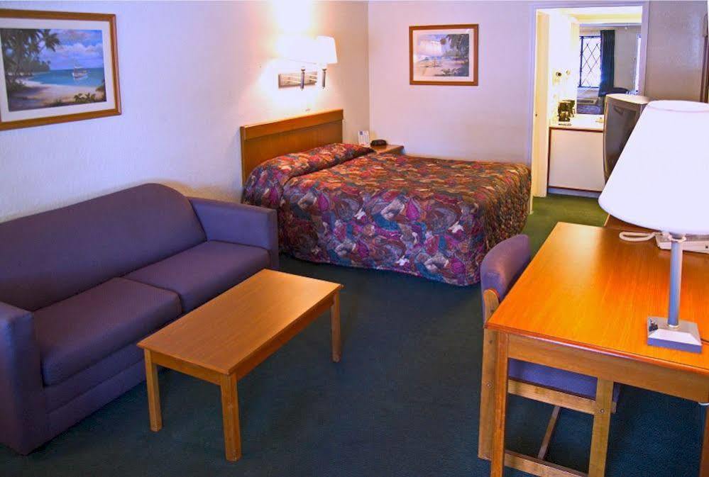Econo Lodge Palm Harbor - Clearwater Eksteriør bilde