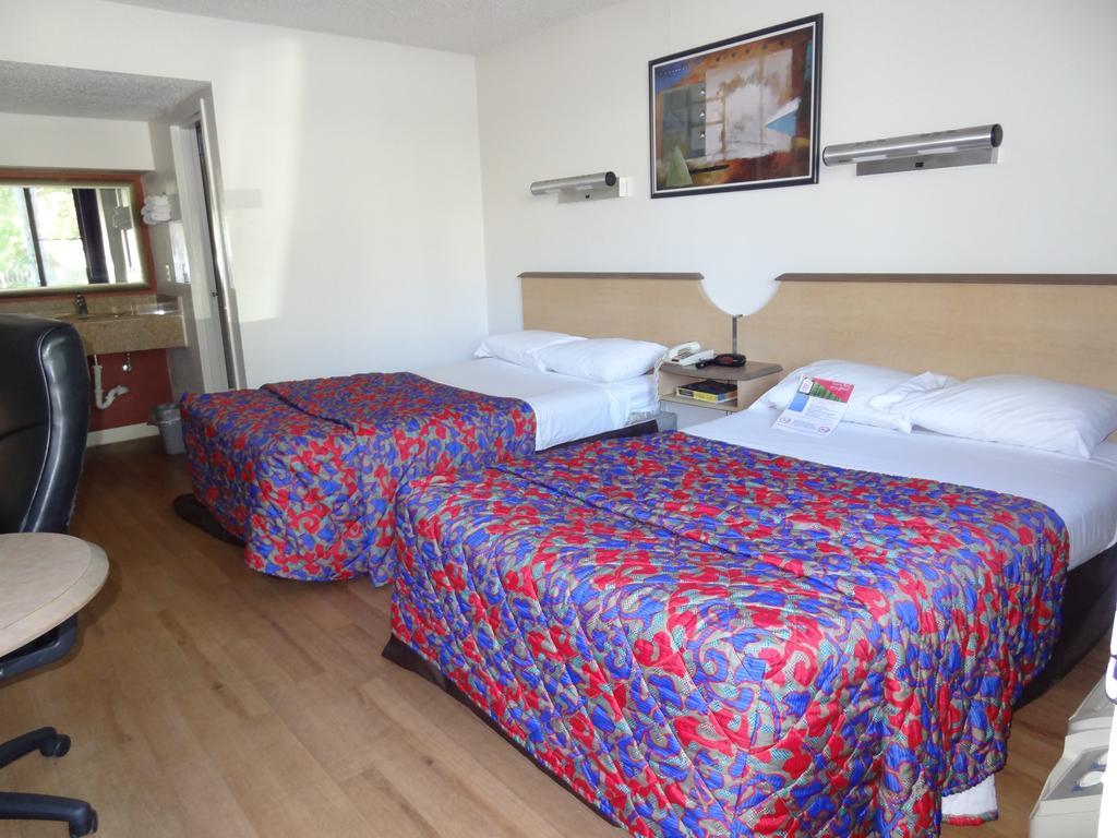 Econo Lodge Palm Harbor - Clearwater Eksteriør bilde
