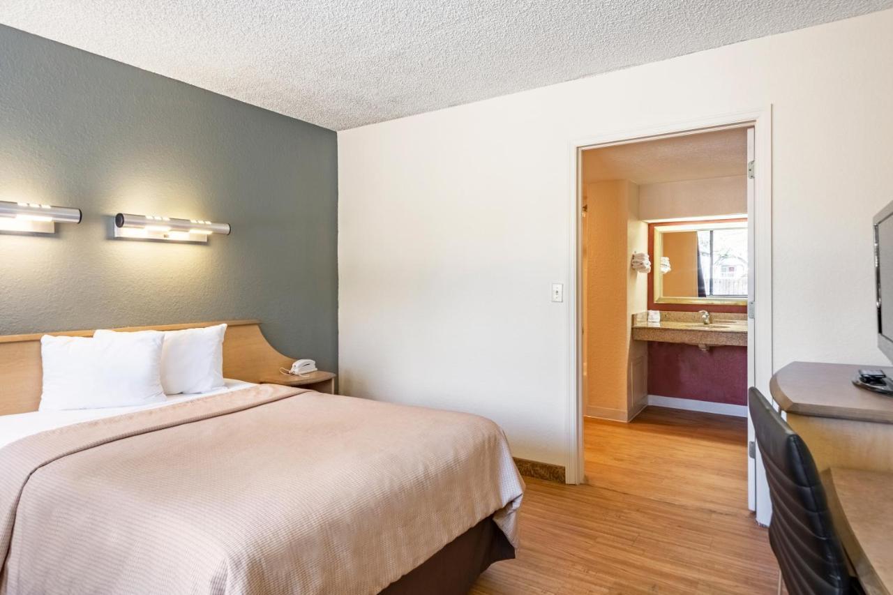 Econo Lodge Palm Harbor - Clearwater Eksteriør bilde